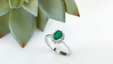 Doğanın Gizemli Işıltısı: Jewelous ile Eşsiz Zümrüt Yüzük Zarafeti